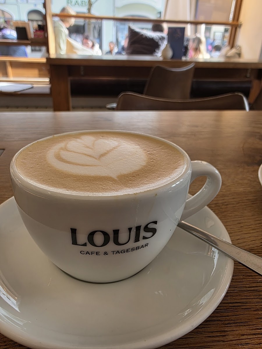 LOUIS - CAFE & TAGESBAR Photo 4