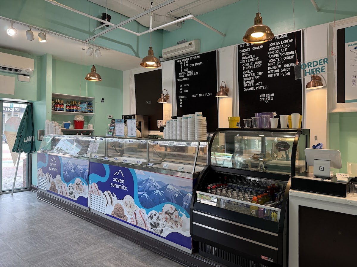 Luckys Coffee, Ice Cream & Candy Photo 4