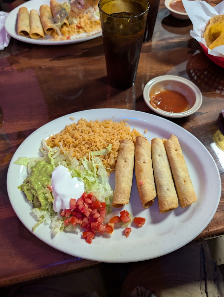 La Carreta Mexican Restaurant Photo 4