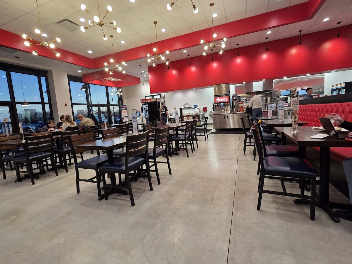 Newk's Eatery Photo 7