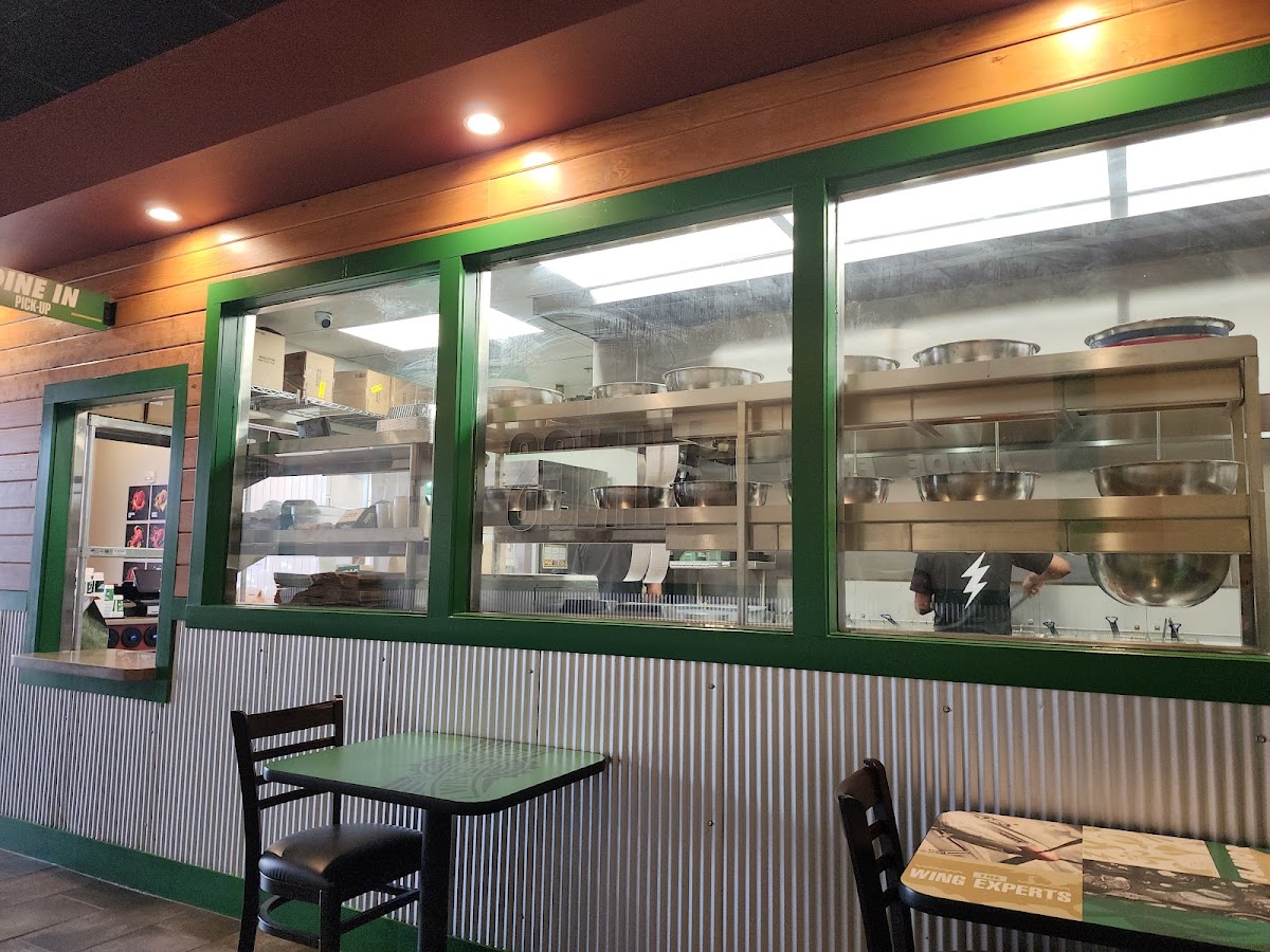 Wingstop Photo 6