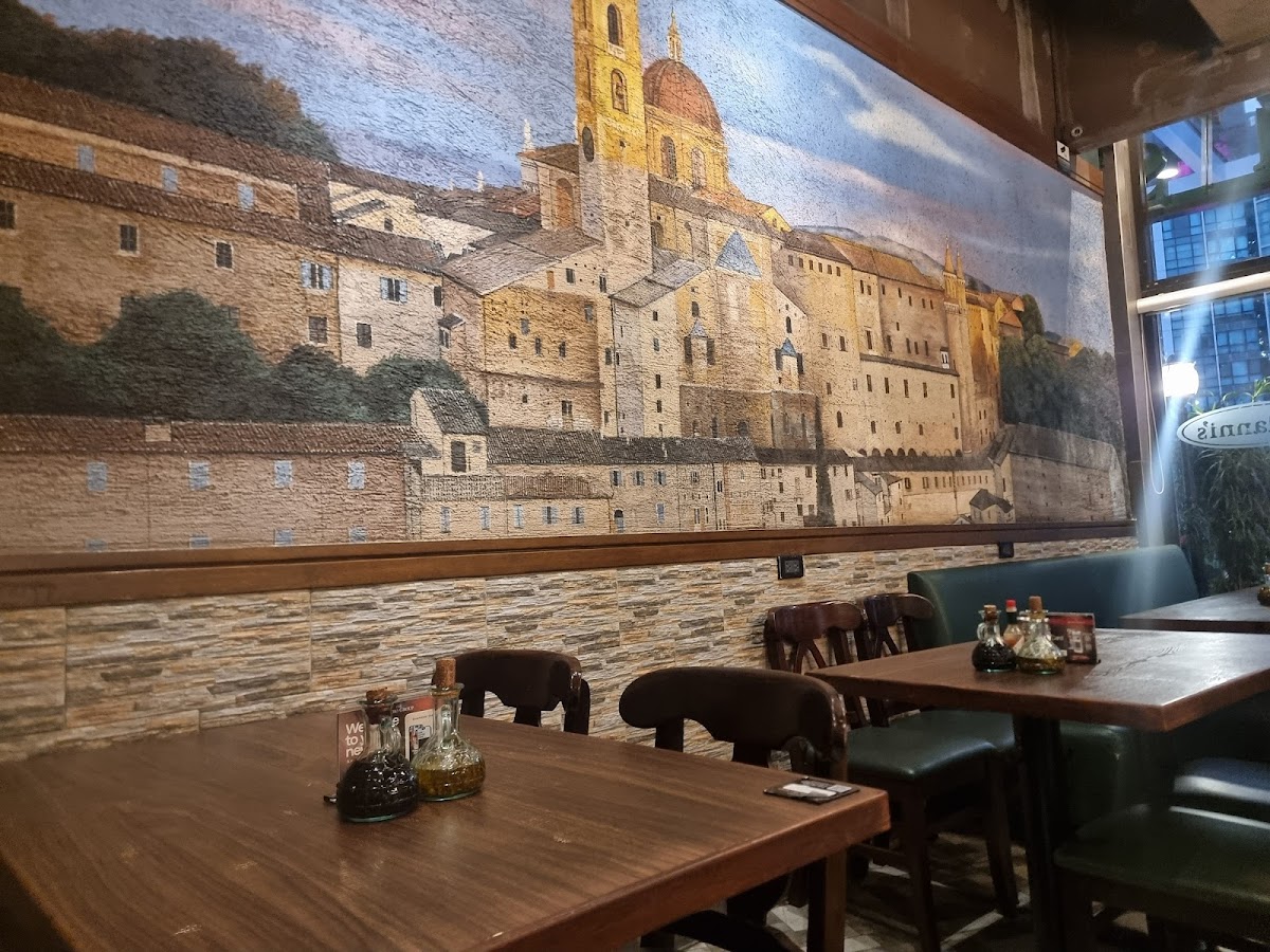 Italianni's Photo 3