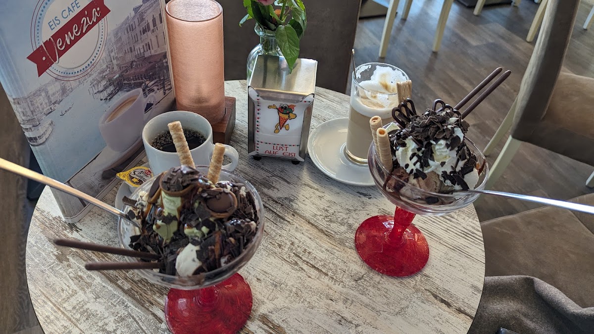Eis-Café Venezia Photo 2