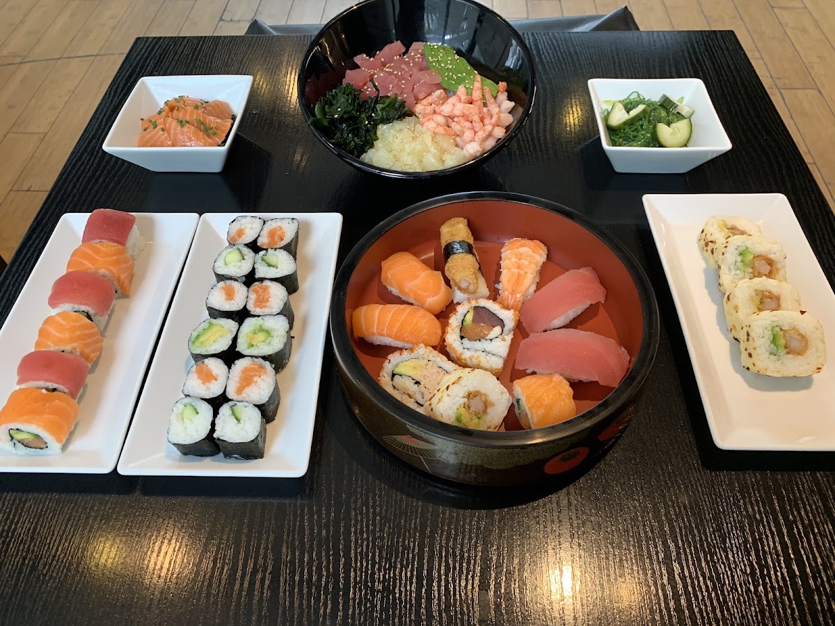 Sushi Train Photo 3