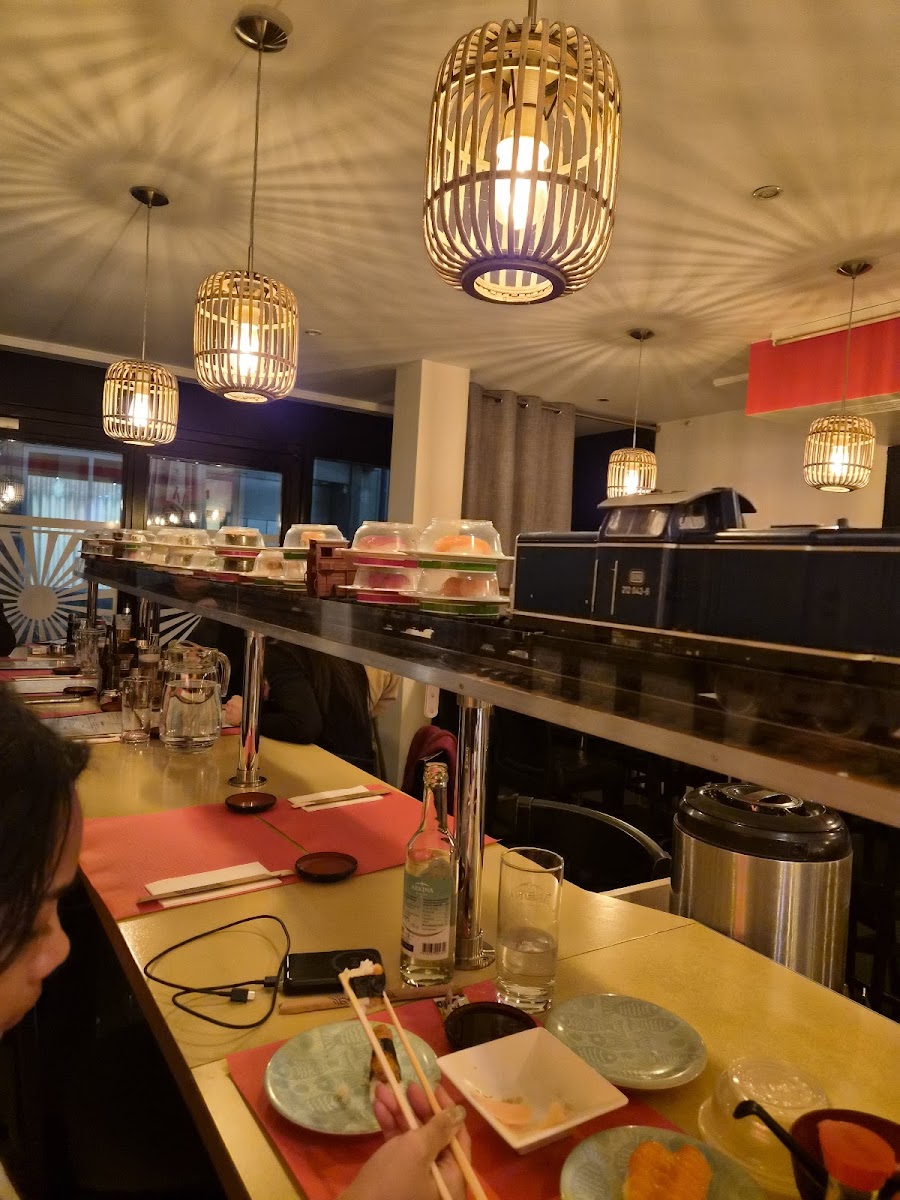Sushi Train Photo 4