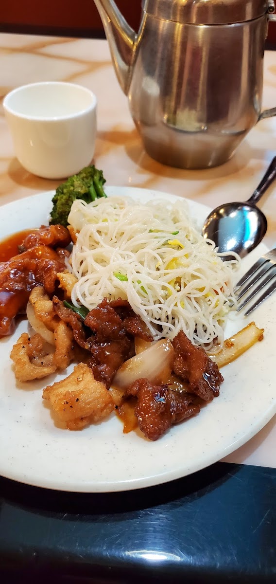 Grand Buffet Photo 9