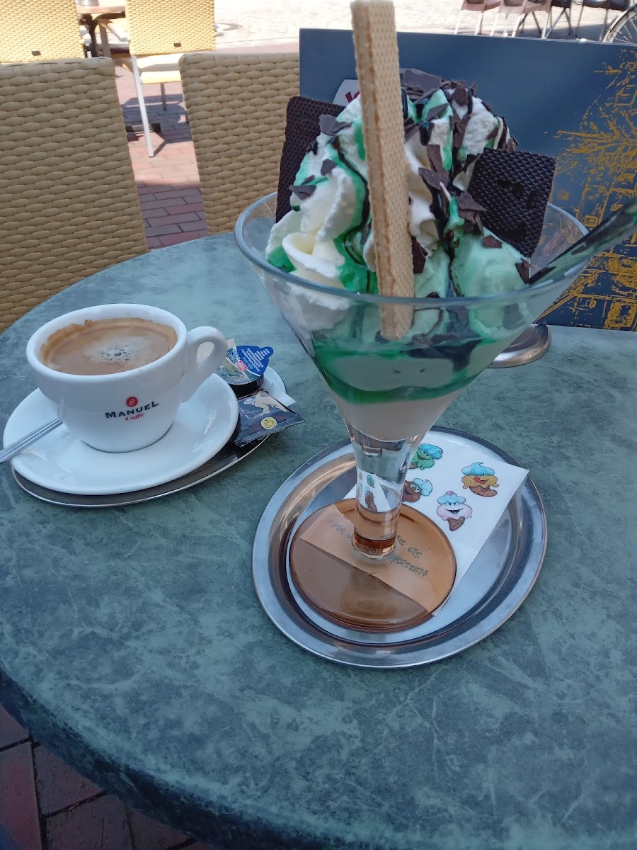 Central Café Photo 9