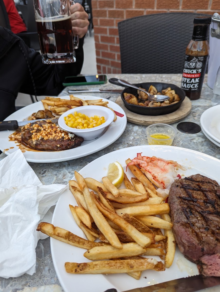 Chuck's Roadhouse Bar & Grill Photo 5