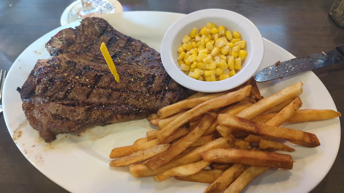 Chuck's Roadhouse Bar & Grill Photo 6