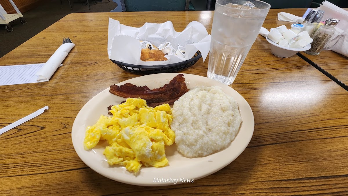 Village Inn Photo 9