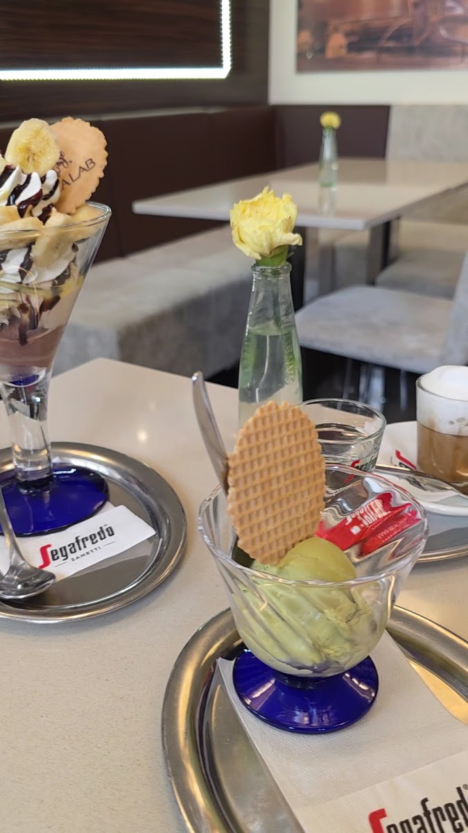 Eiscafé ROMA Photo 2