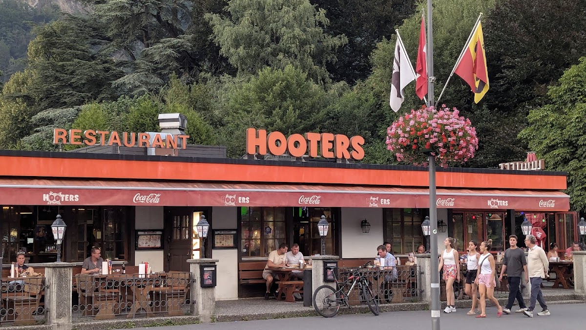 Hooters
