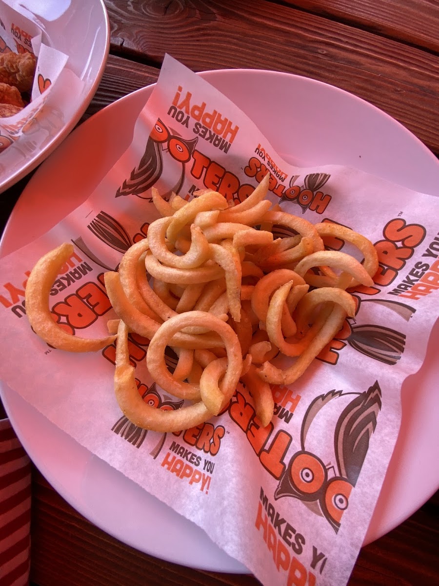 Hooters Photo 5