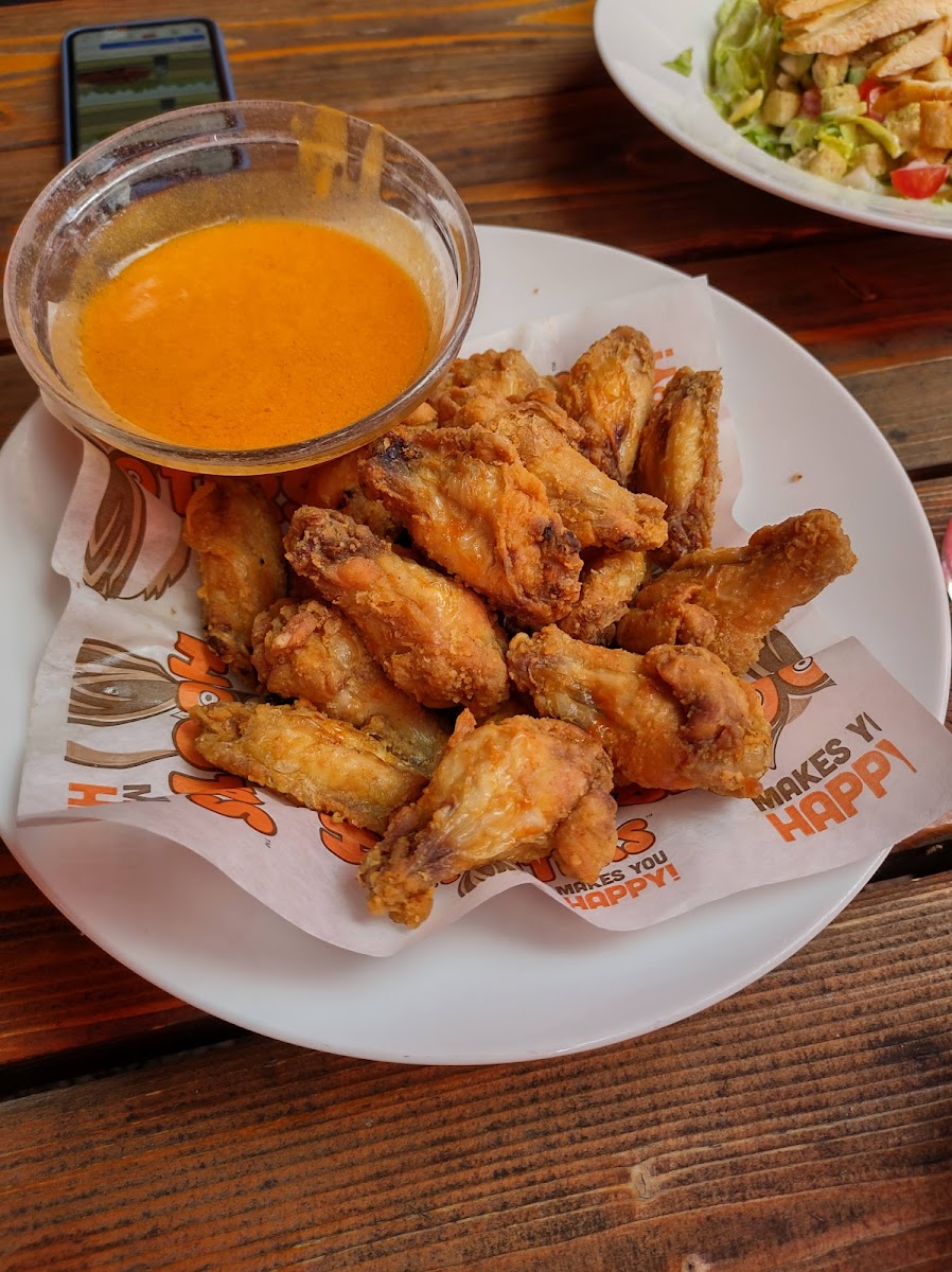 Hooters Photo 8