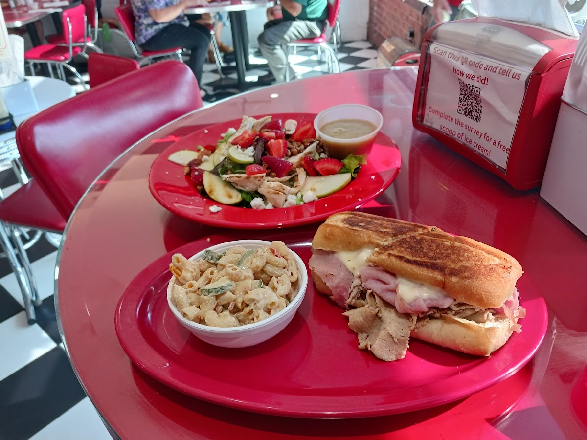 Dan's Diner Photo 9
