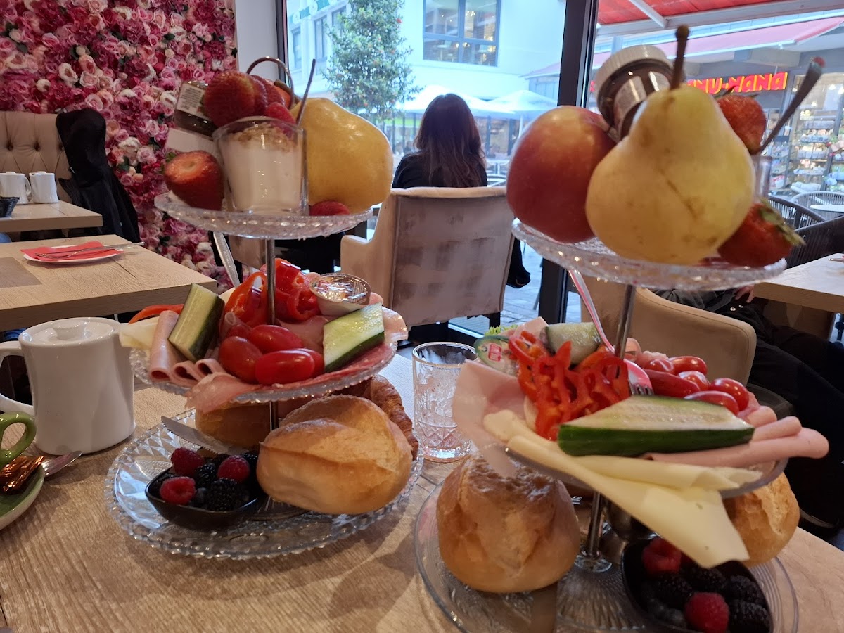 Café Paris Photo 4