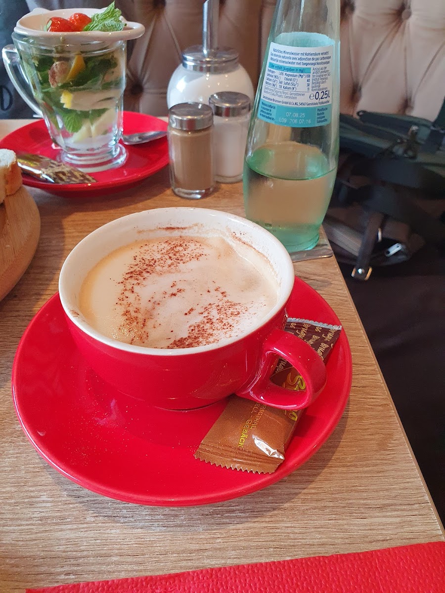 Café Paris Photo 7