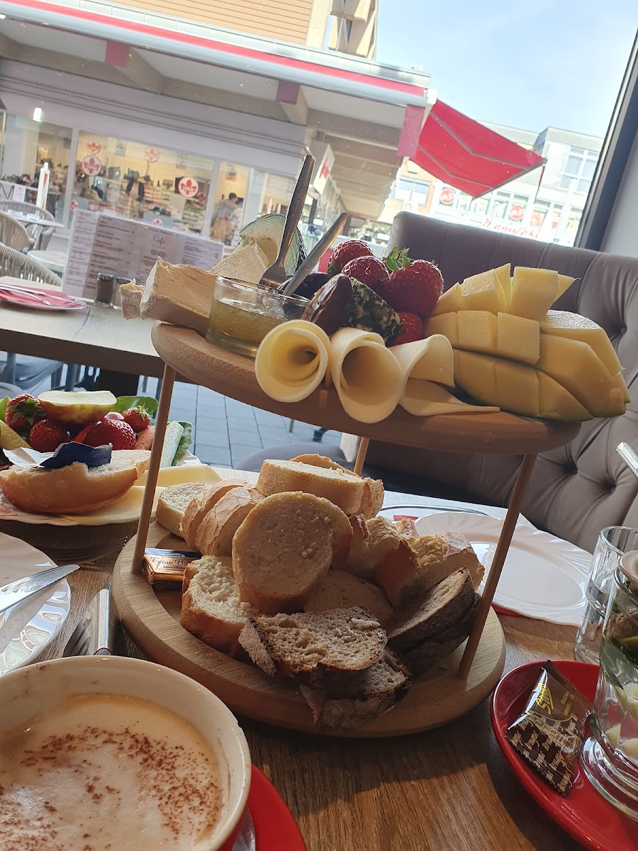 Café Paris Photo 9