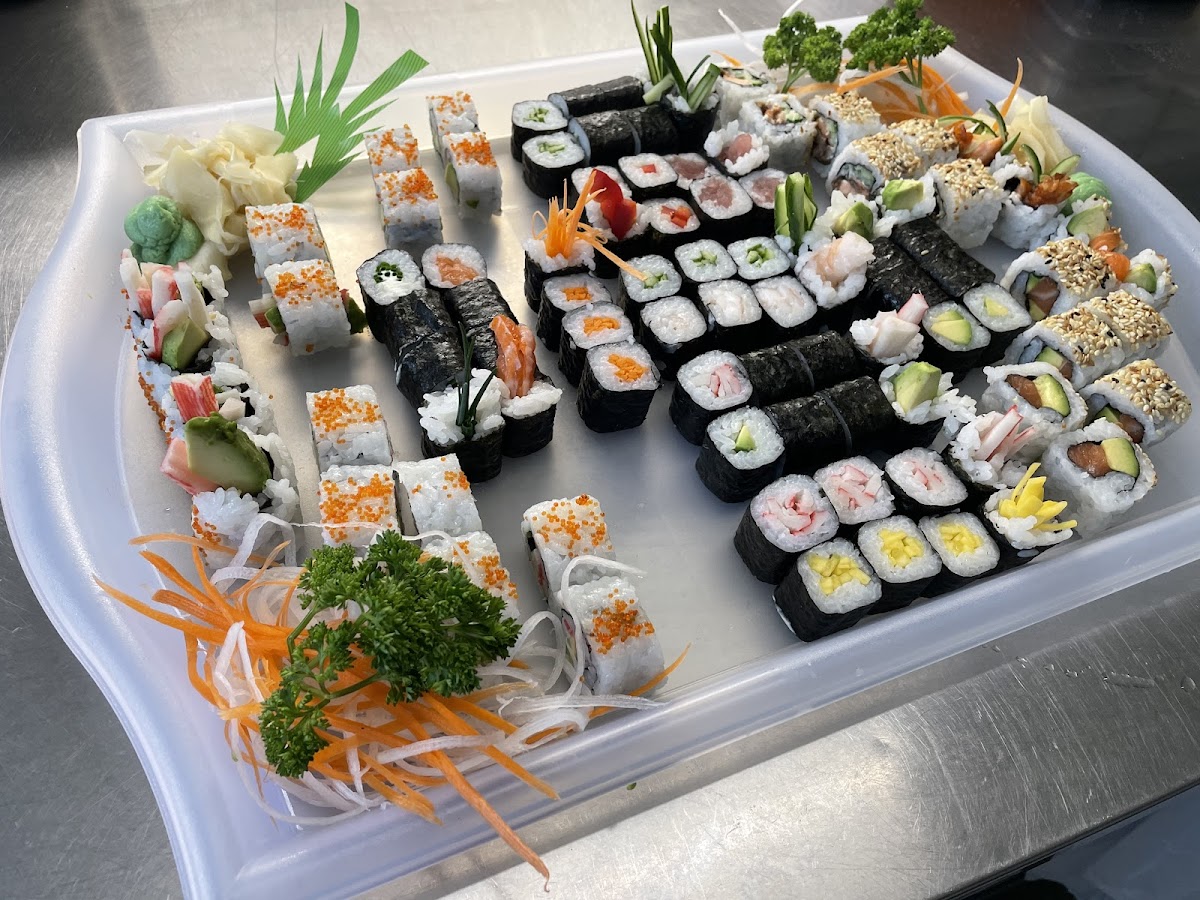SUSHI & WOK Photo 5