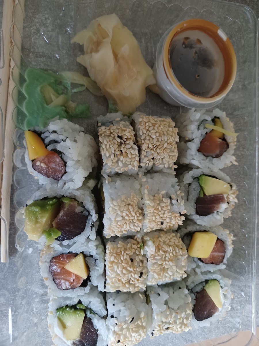 SUSHI & WOK Photo 6