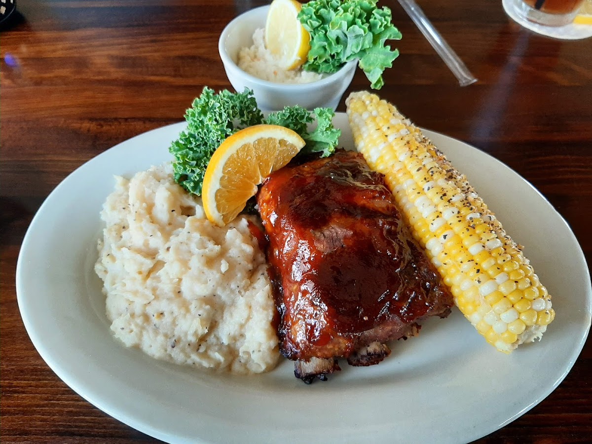 Divots Bar & Grill Photo 2