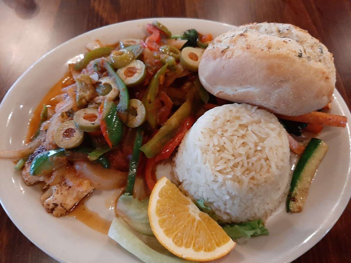 Divots Bar & Grill Photo 4
