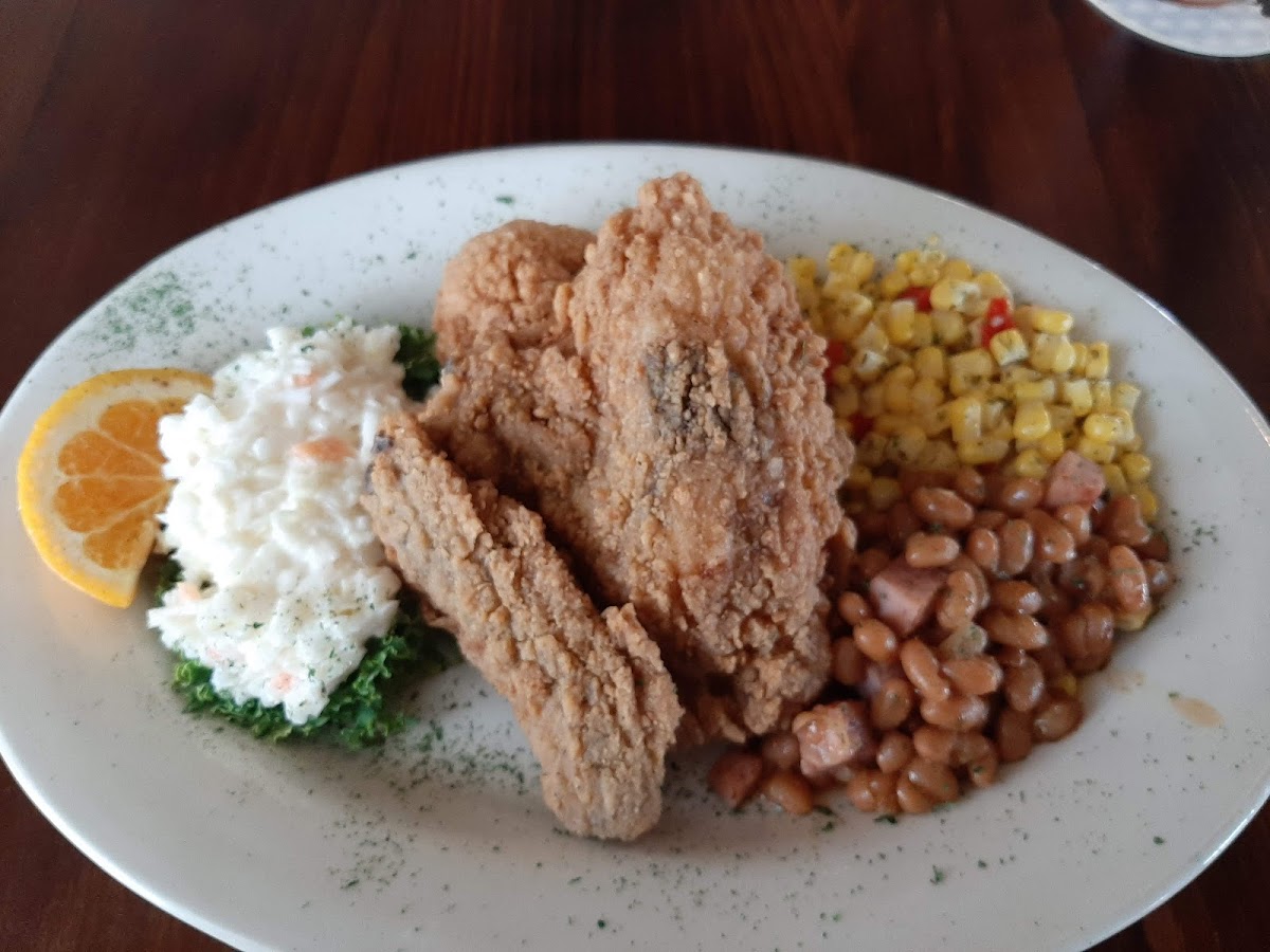 Divots Bar & Grill Photo 6