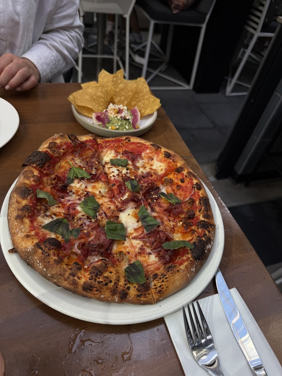 Earls Kitchen + Bar Photo 4