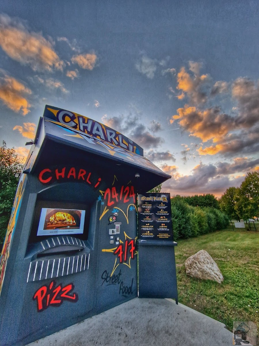 Charli pizz