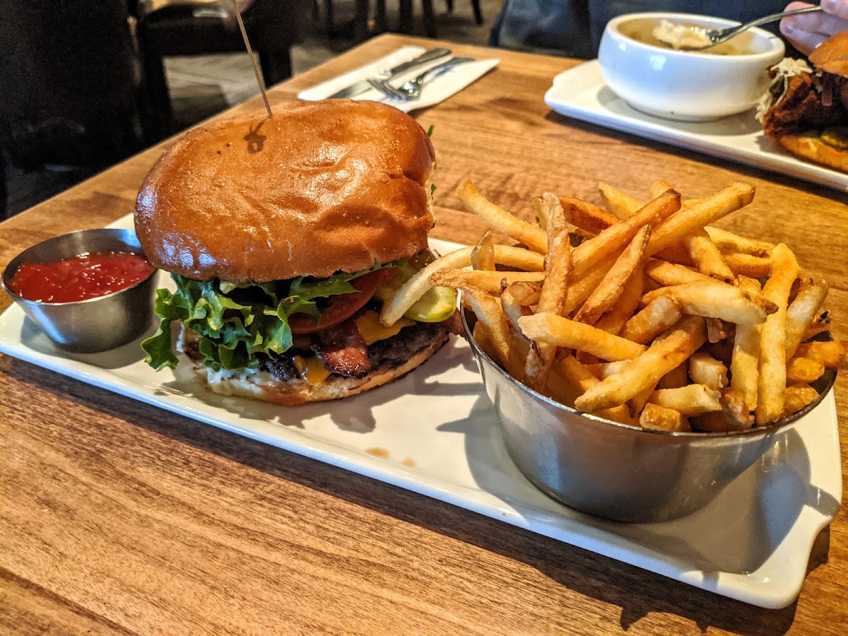 Earls Kitchen + Bar Photo 7