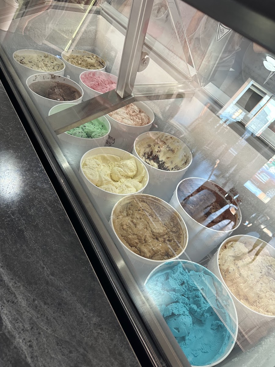 The Main Scoop Photo 4