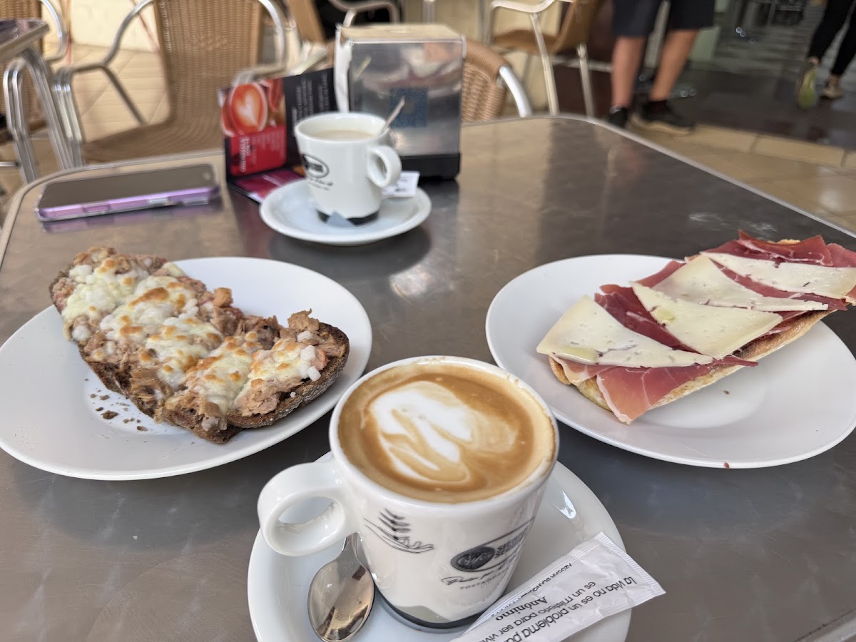 Café de París Photo 3