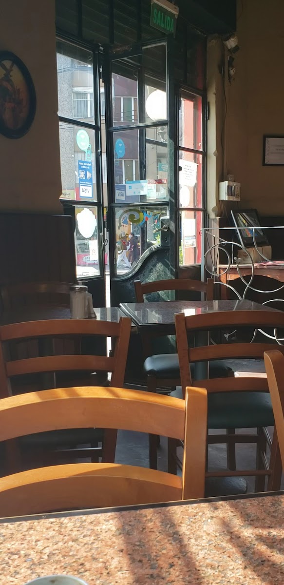 Café de La Plaza Photo 2