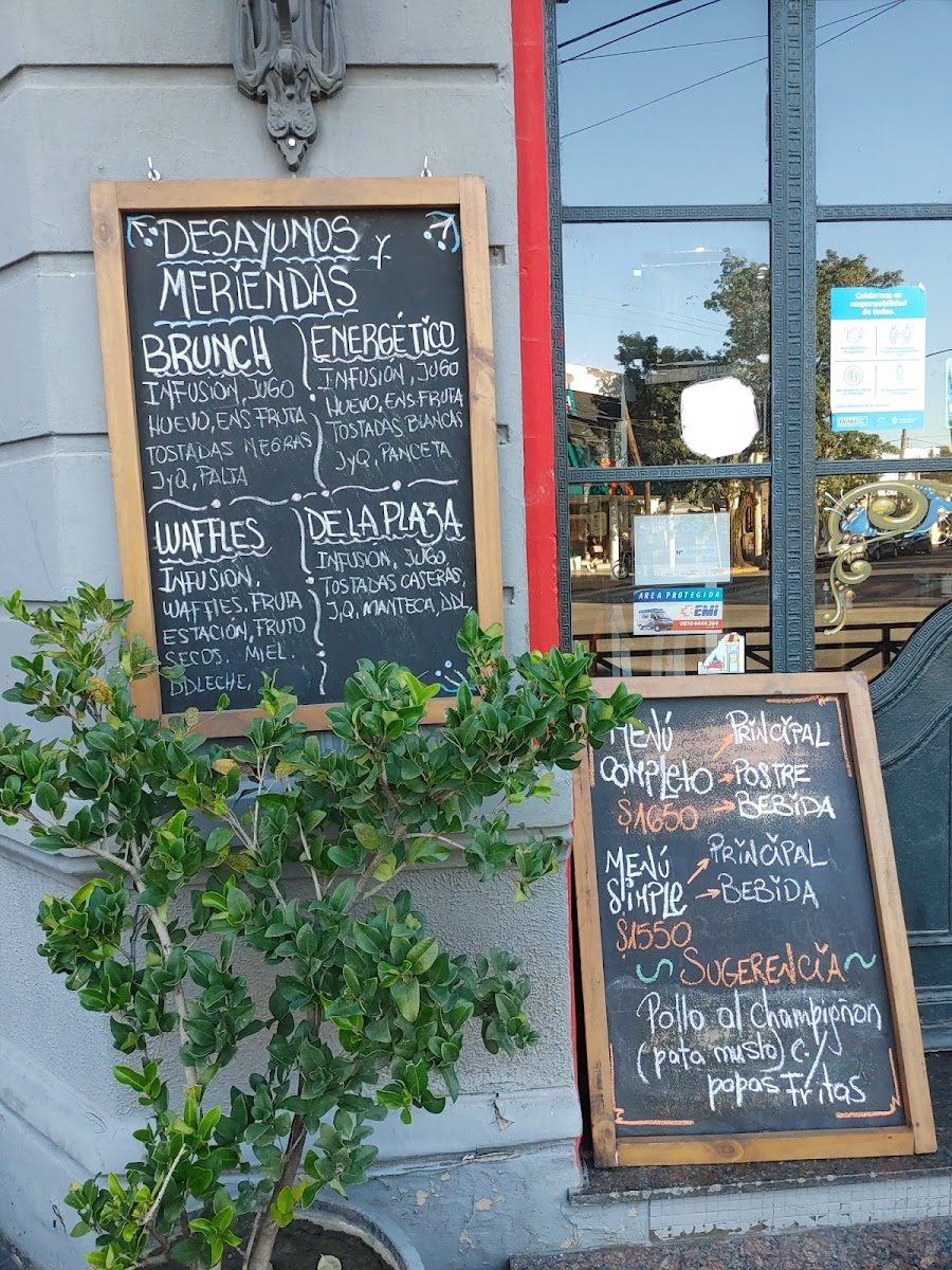 Café de La Plaza Photo Menu 1