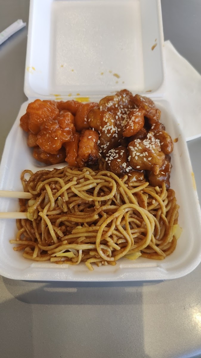 Famous Wok Photo 5