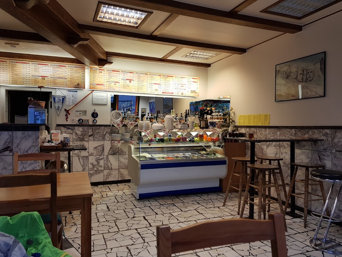 Pizzeria Milano Photo 4