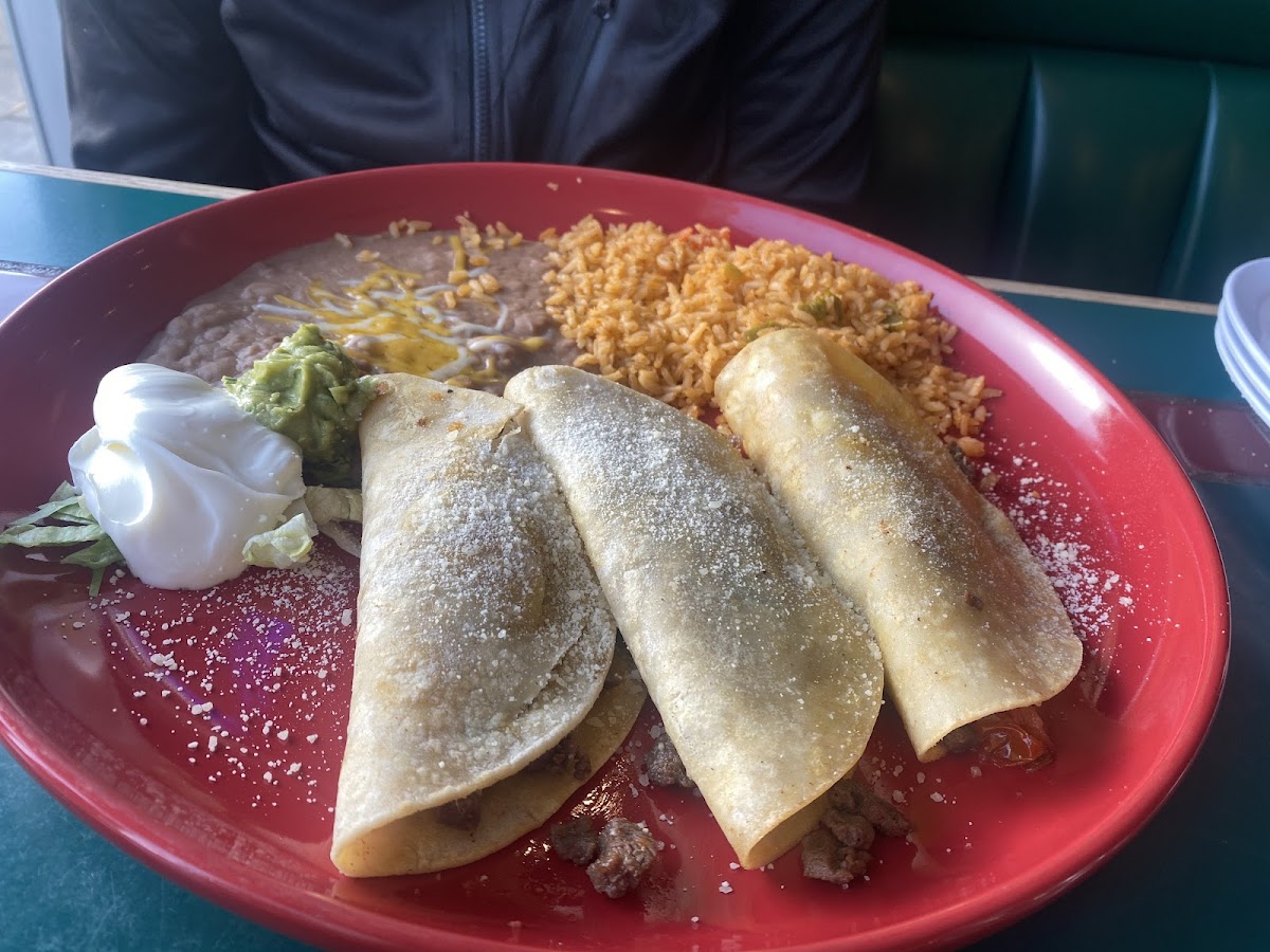 El Rancho Photo 7