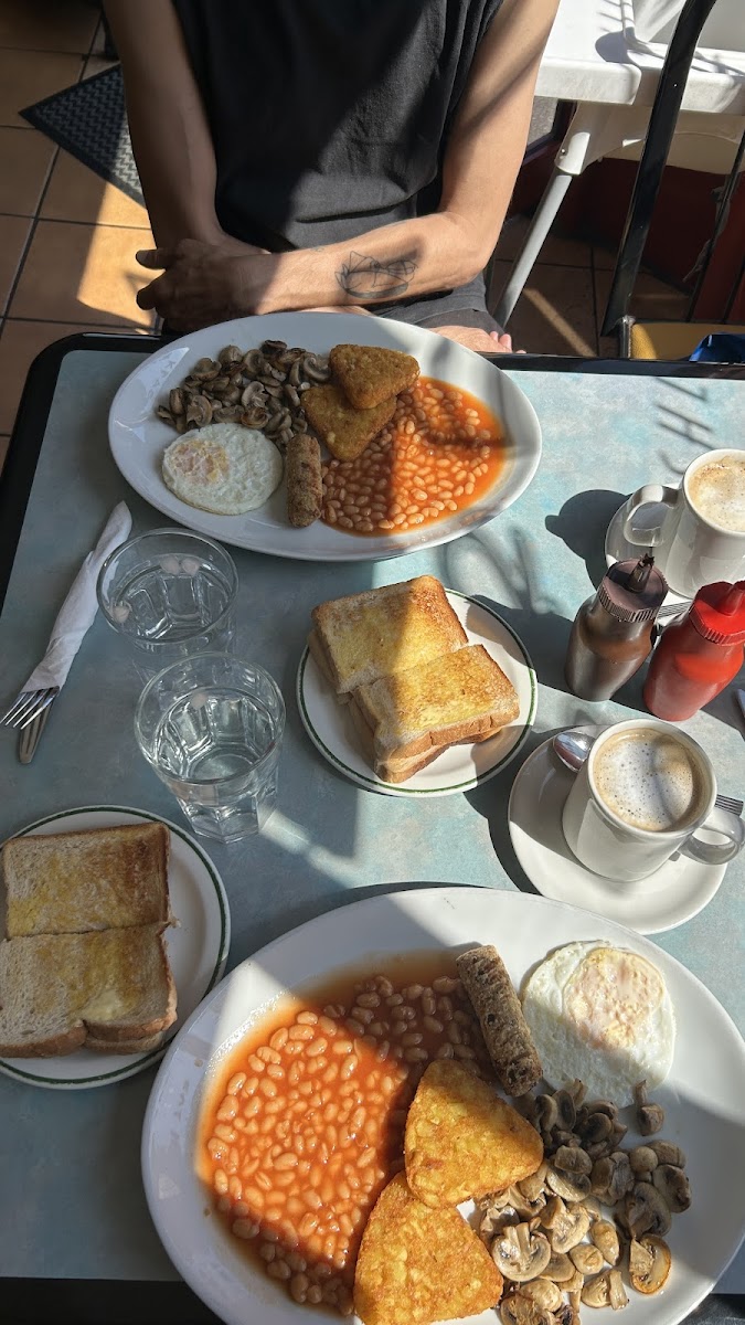 Tony's Cafe Photo 4