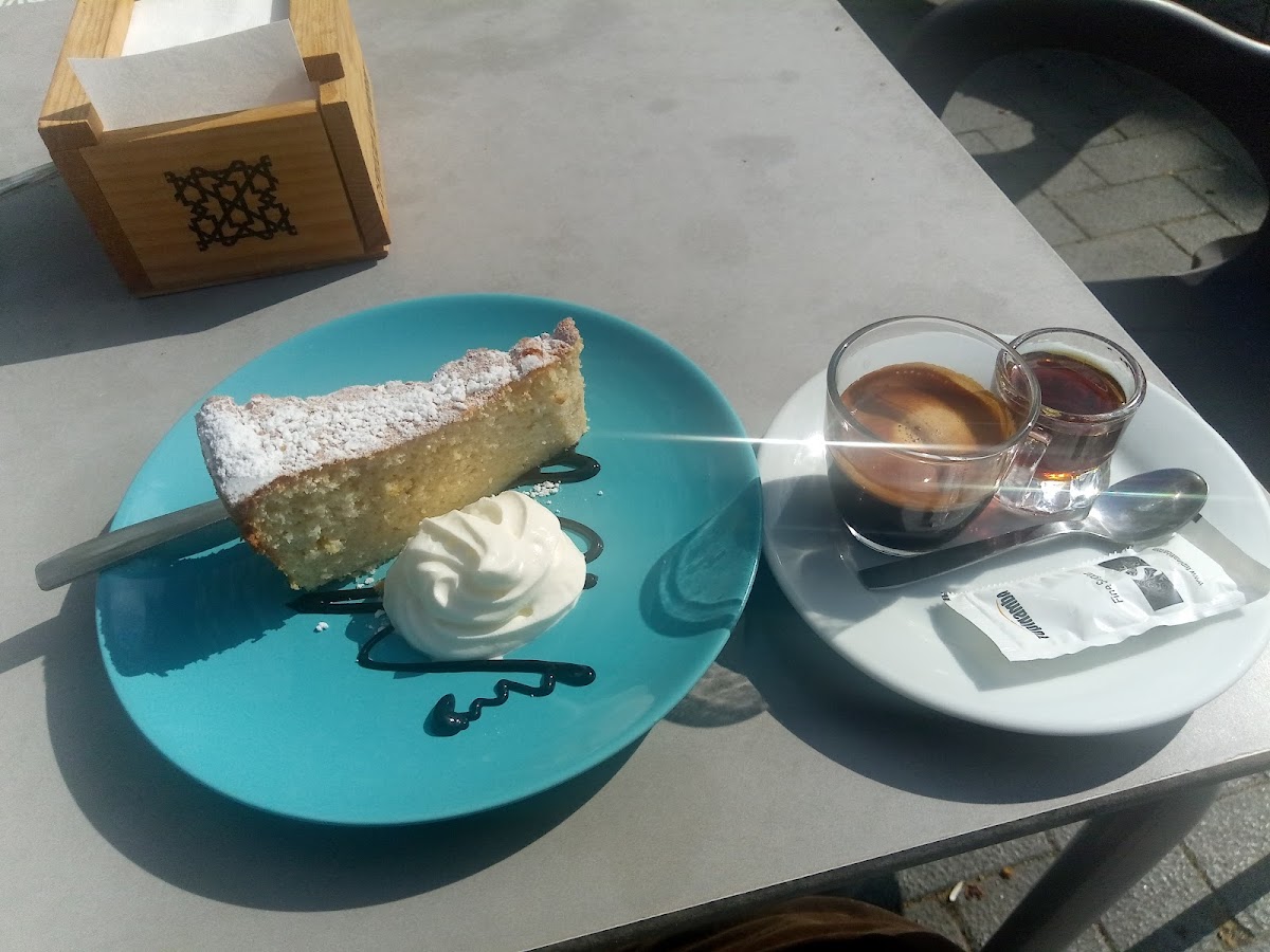 Junior's Café Photo 9