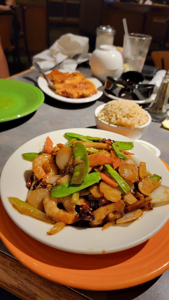 Golden Wok Photo 8