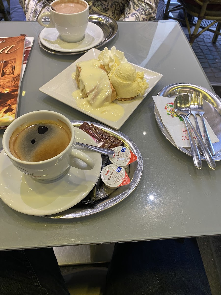 Eis Cafe Roma Photo 4