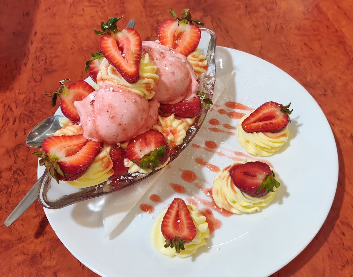 The Big Strawberry Photo 6