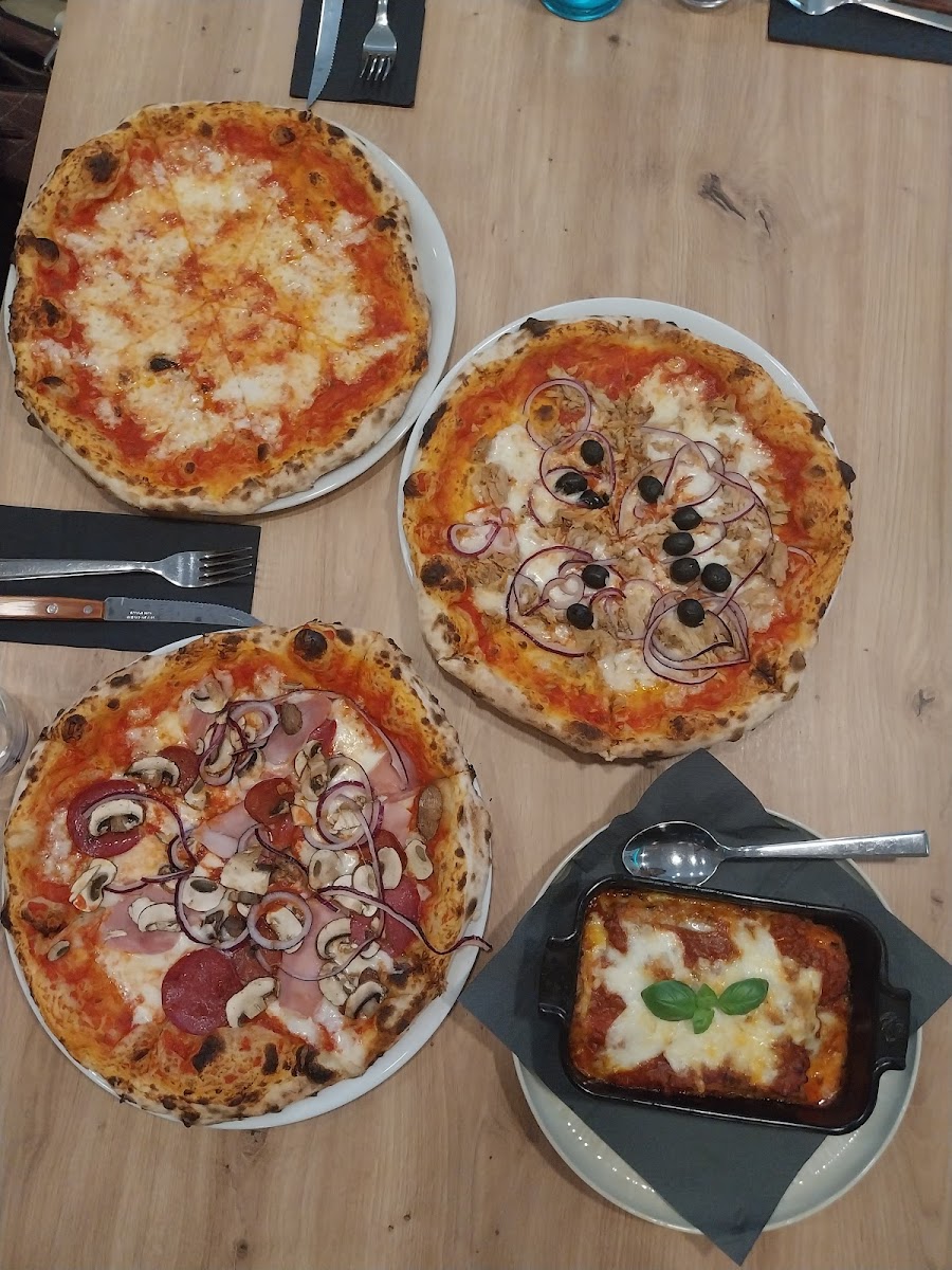 Pizzeria Vesuvio Photo 4