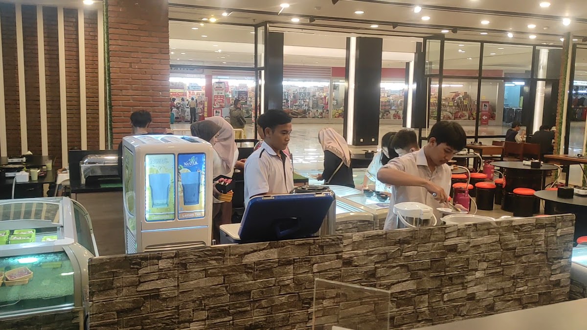 Gyuniku Bandara city mall Photo 2