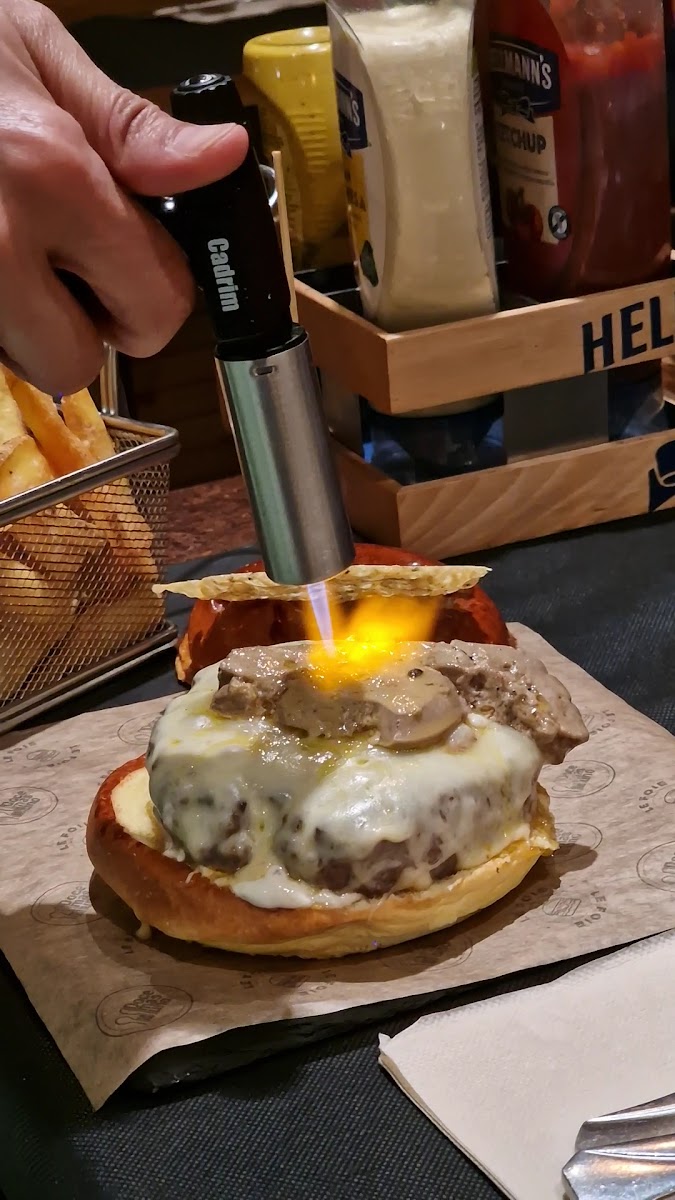 Doce Más Uno Hamburguesería Photo 2
