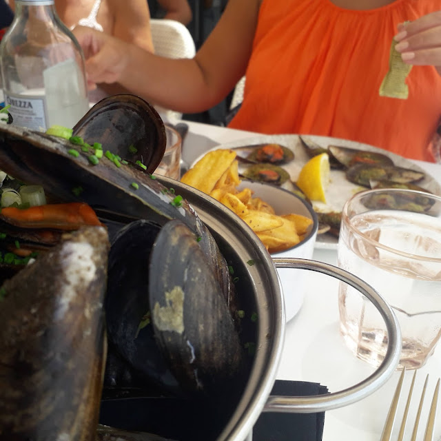 Moules Marinières Frites Et Moules Gratinées