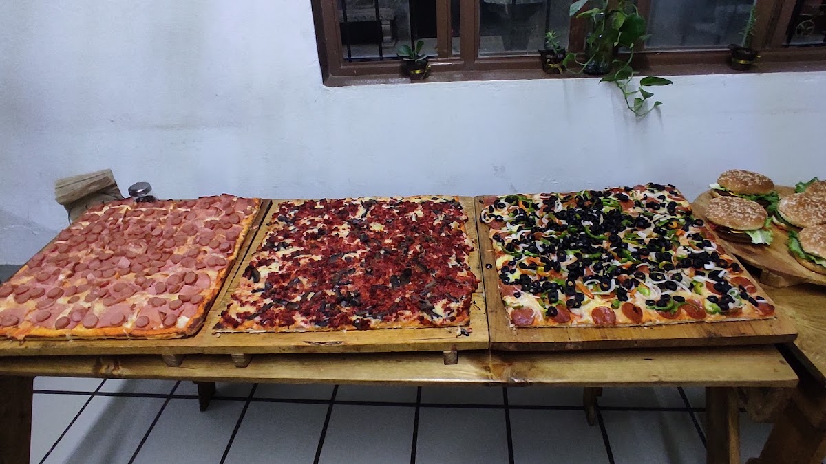 Pizza & Game Photo 2