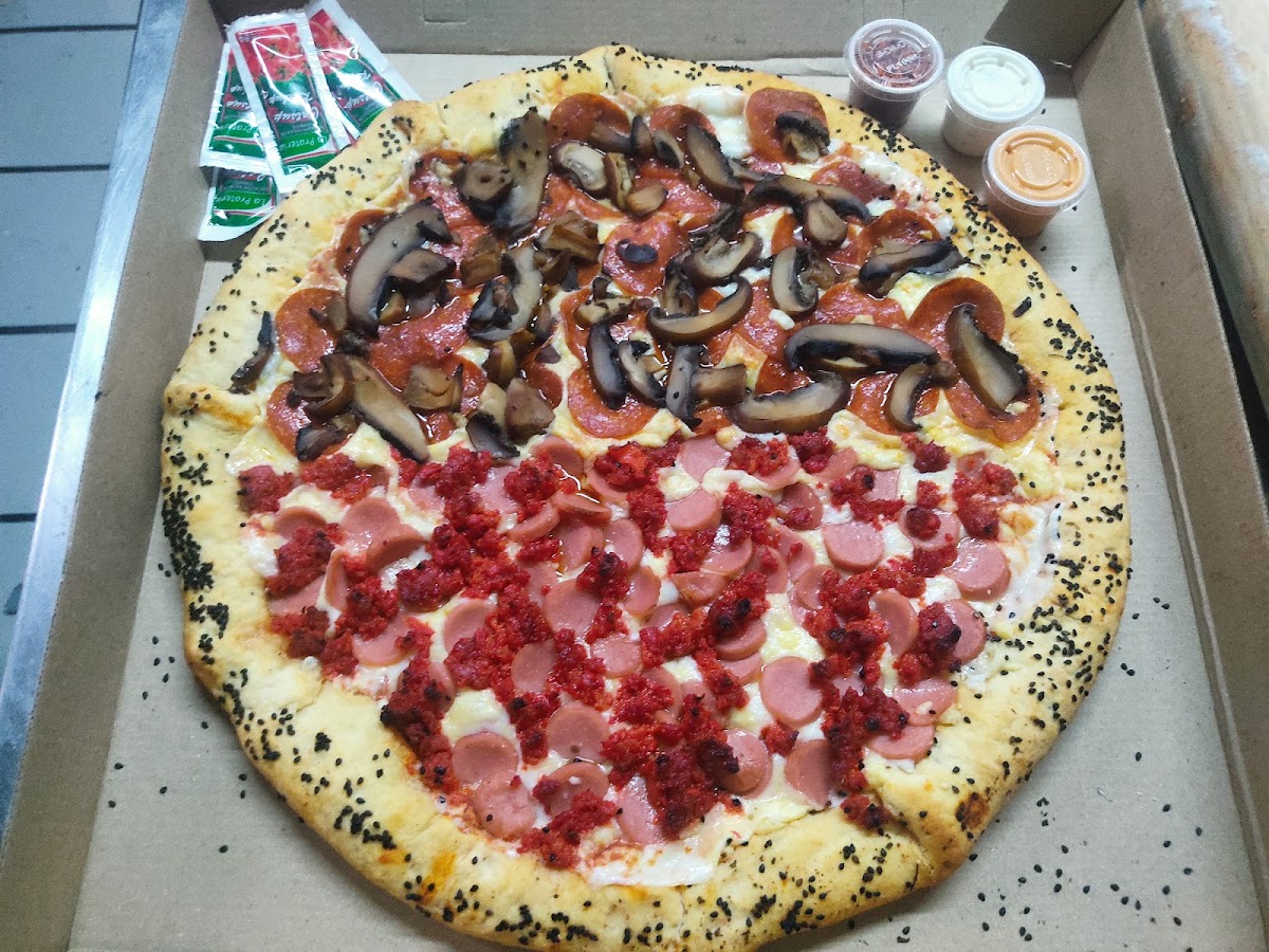 Pizza & Game Photo 9