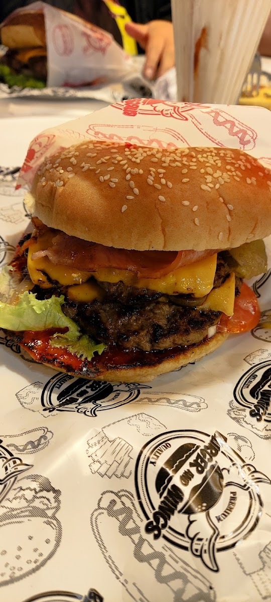 BURGER AND WINGS BOSA Photo 5