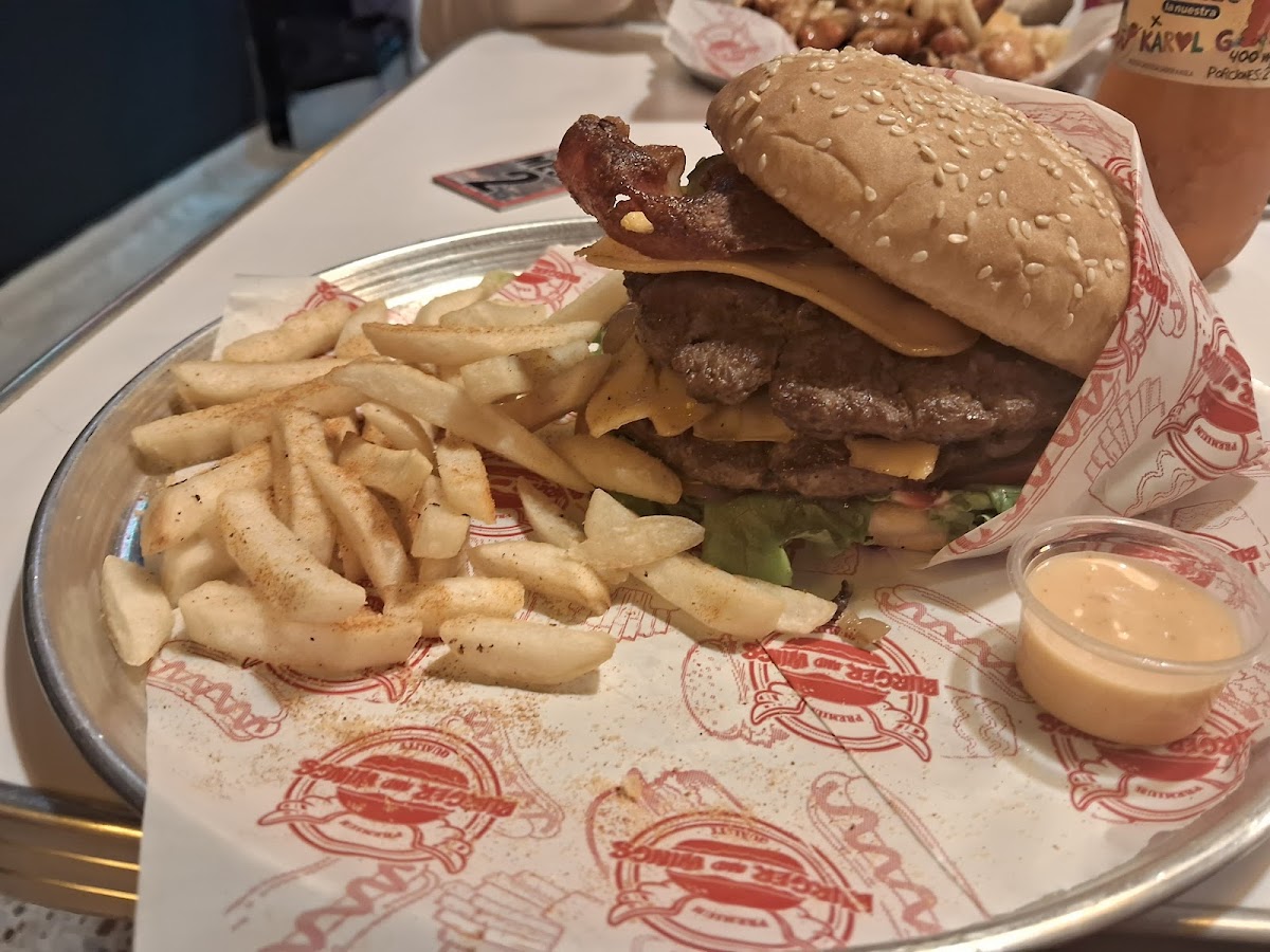 BURGER AND WINGS BOSA Photo 7